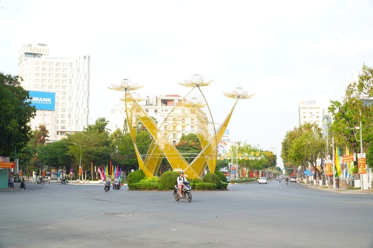 ការរៀបចំអង្គភាពរដ្ឋបាលបង្កើតកន្លែងអភិវឌ្ឍន៍ដ៏ធំសម្រាប់ទីក្រុង Can Tho។ រូបថត៖ Kim Anh។ Việc sắp xếp đơn vị hành chính tạo ra không gian phát triển rộng lớn cho TP. Cần Thơ. Ảnh: Kim Anh.