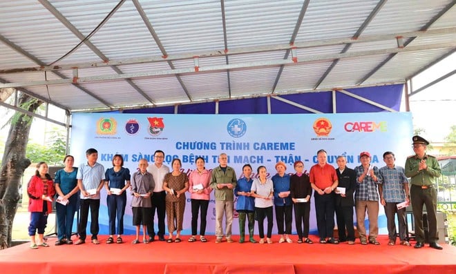 Médicos usam IA para rastrear gratuitamente doenças renais crônicas e doenças cardiovasculares em 1.000 moradores de Ninh Binh - Foto 9. Bác sĩ dùng AI sàng lọc miễn phí bệnh thận mạn và tim mạch cho 1.000 người dân Ninh Bình- Ảnh 9.