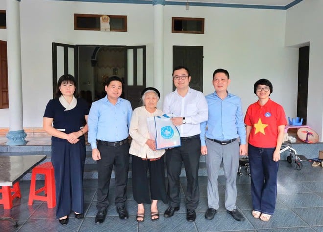 Médicos usam IA para rastrear gratuitamente doenças renais crônicas e doenças cardiovasculares em 1.000 moradores de Ninh Binh - Foto 10. Bác sĩ dùng AI sàng lọc miễn phí bệnh thận mạn và tim mạch cho 1.000 người dân Ninh Bình- Ảnh 10.
