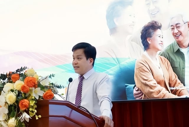 Центр по контролю и профилактике заболеваний города Хошимин выступает за расширенную вакцинацию пожилых людей и людей с сопутствующими заболеваниями, - Фото 1. Trung tâm Kiểm soát bệnh tật TPHCM thúc đẩy mở rộng tiêm chủng cho người cao tuổi và người có bệnh nền,- Ảnh 1.