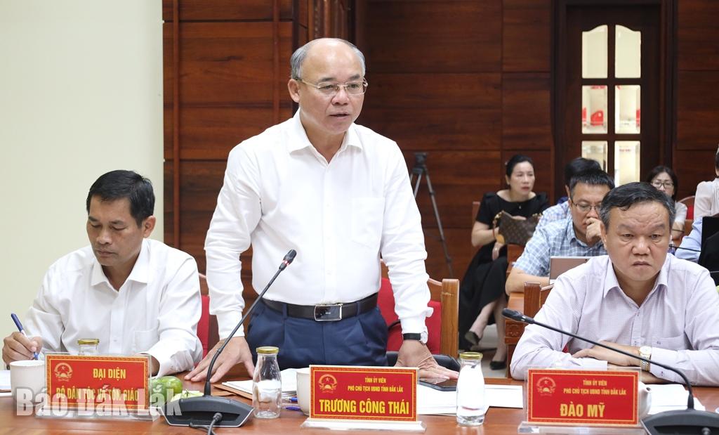 អនុប្រធានគណៈកម្មាធិការប្រជាជនខេត្ត Truong Cong Thai បានរាយការណ៍ដោយសង្ខេបអំពីលទ្ធផលនៃការអនុវត្តភារកិច្ចរបស់ខេត្ត។