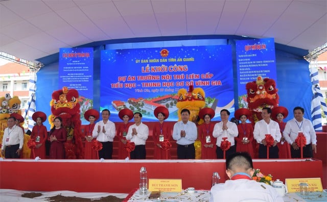 - Fotografia 1. - Ảnh 1.