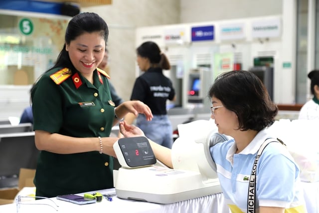 «Промышленный» образ жизни делает городских жителей более восприимчивыми к гипотиреозу, чем сельских жителей - Фото 1. Lối sống 'công nghiệp' khiến người thành thị dễ mắc bệnh suy giáp hơn người nông thôn- Ảnh 1.