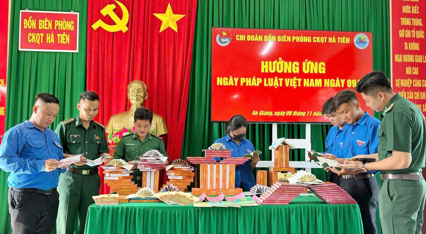 Ngày hội sách tại Đồn Biên phòng Cửa khẩu quốc tế Hà Tiên