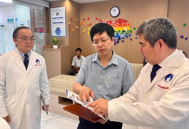 Тревожное состояние здоровья полости рта у пожилых людей и детей во Вьетнаме - Фото 2. Báo động tình trạng sức khoẻ răng miệng người cao tuổi và trẻ em ở Việt Nam- Ảnh 2.