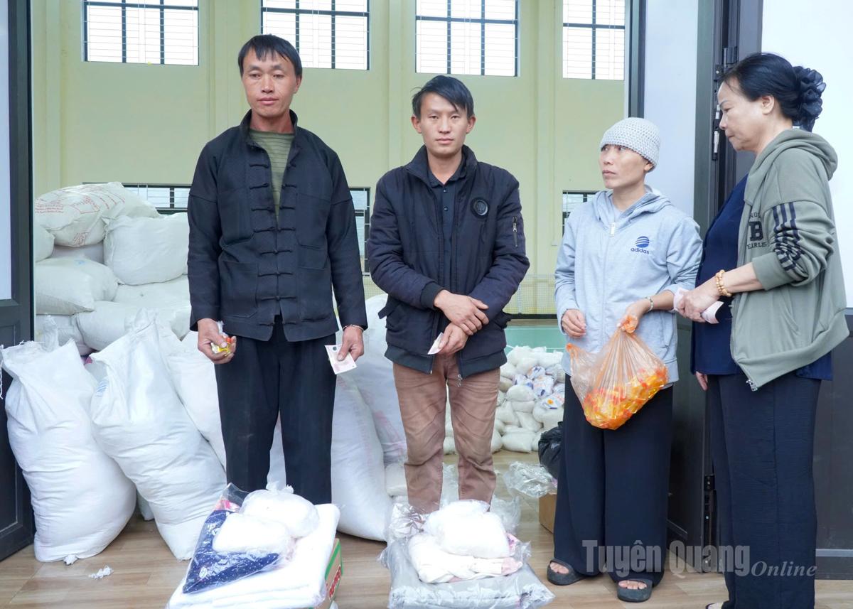 តំណាង​អ្នក​ឧបត្ថម្ភ​បាន​ប្រគល់​អំណោយ​ជូន​ប្រជាពលរដ្ឋ​ក្នុង​ឃុំ​ចំនួន​៣ គឺ​ឃុំ​មេវ​វ៉ា​ក ឃុំ​ឃ្វា​វ និង​ឃុំ​ស៊ឹង​ម៉ាង។