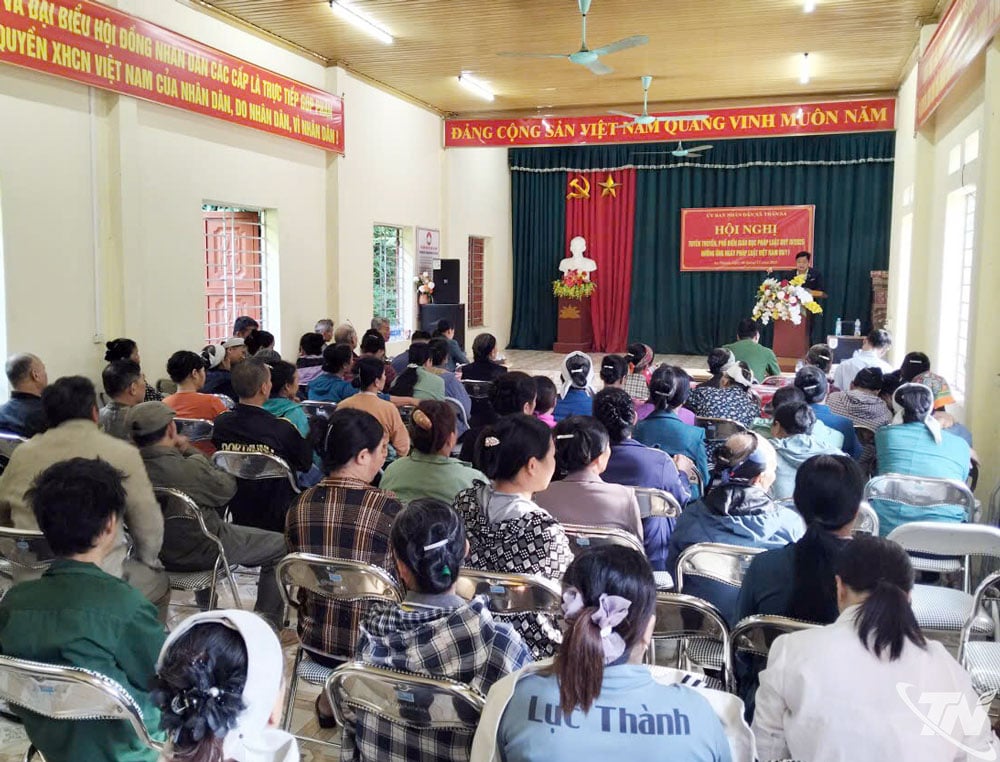 Disseminate legal education to the masses in hamlets in Than Sa commune.