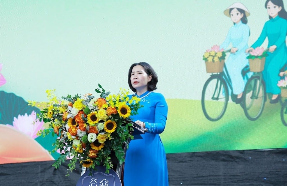 ការសម្តែង Ao Dai