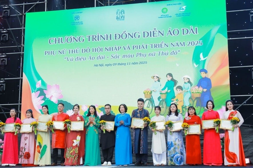 ការសម្តែង Ao Dai