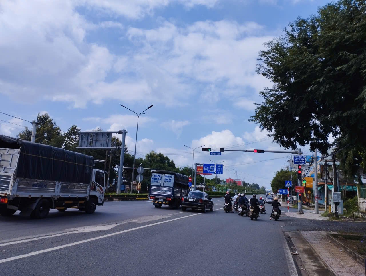 Đã khắc phục đèn tín hiệu giao thông bị hư trên quốc lộ 14