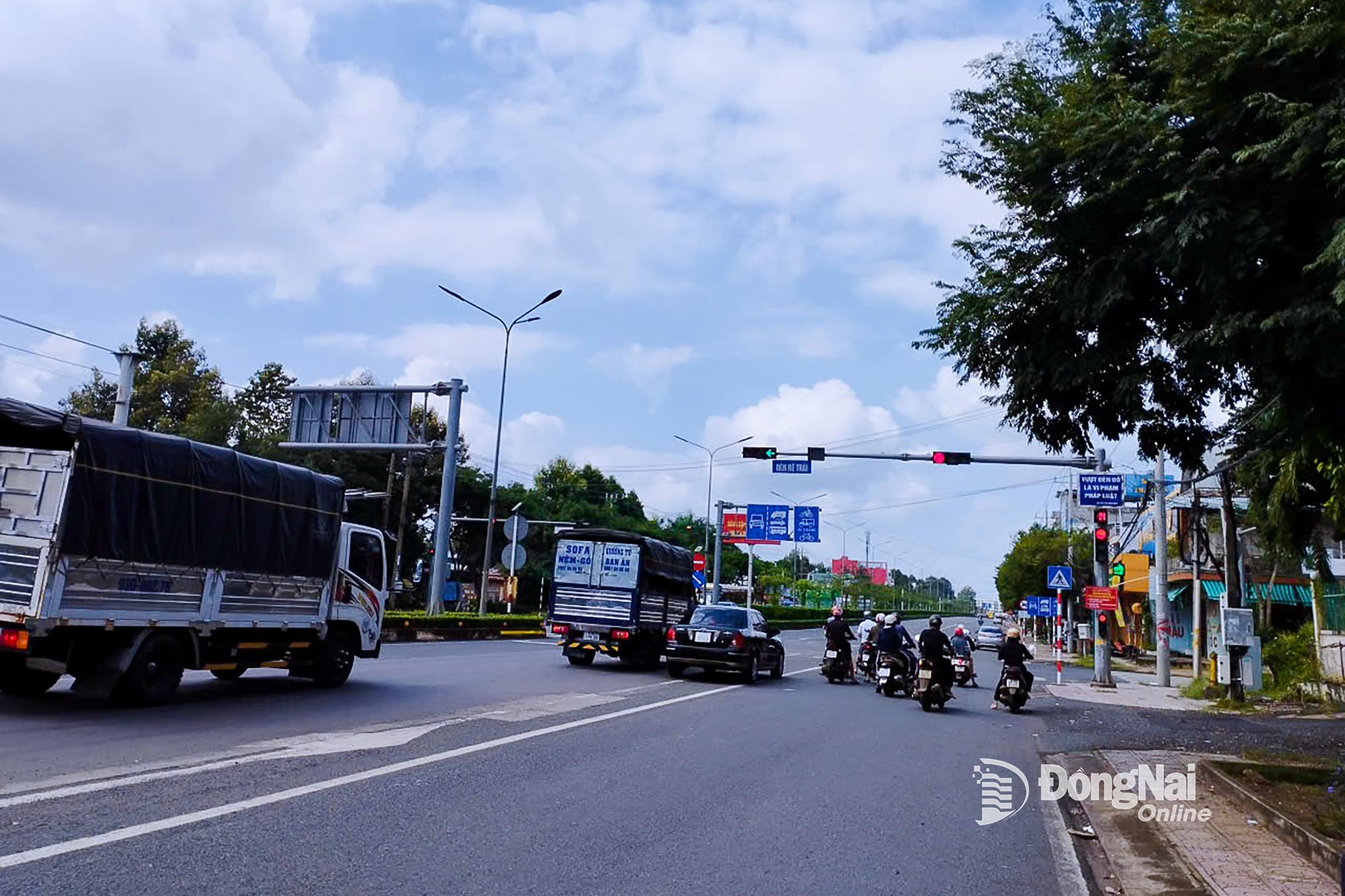 ភ្លើងស្តុបនៅលើផ្លូវលេខ ១៤ ត្រង់ផ្លូវប្រសព្វជាមួយផ្លូវ Truong Chinh សង្កាត់ Binh Phuoc ត្រូវបានជួសជុល។ រូបថត៖ Quang Minh