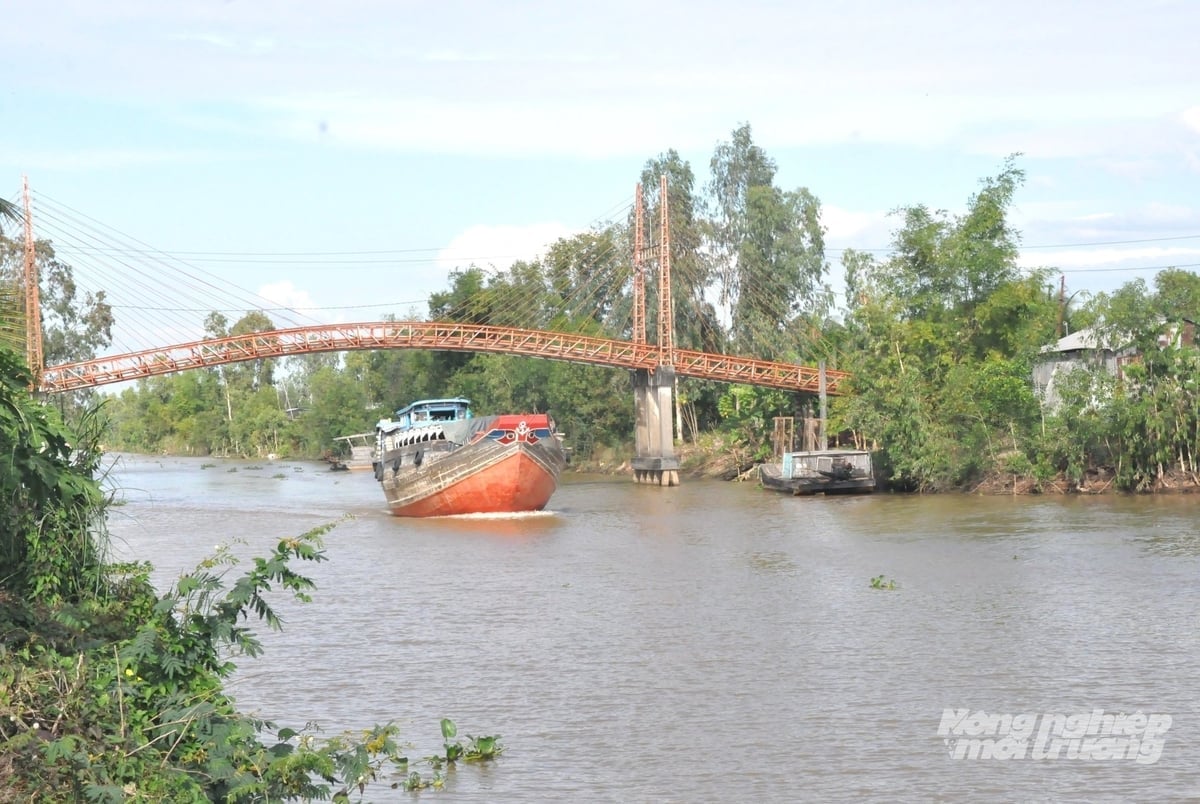 ຄອງ T5 ​ໄດ້​ຕັ້ງ​ຊື່​ແມ່ນ​ຄອງ​ Vo Van Kiet ​ໂດຍ An Giang, ​ແມ່ນ​ຄອງ​ທີ່​ນຳ​ໄປ​ສູ່​ການ​ເປີດ​ກວ້າງ​ຂອງ​ສີ່​ແຍກ Long Xuyen. ພາບ: ເຈີ່ນຈັນ.