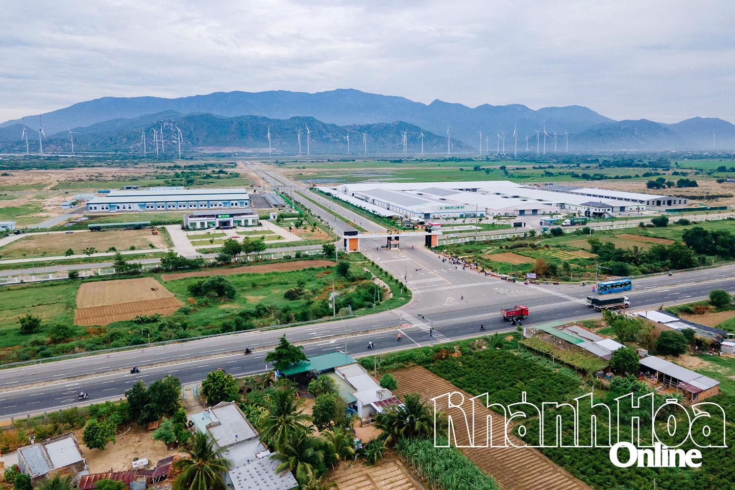 សួនឧស្សាហកម្ម Du Long ។