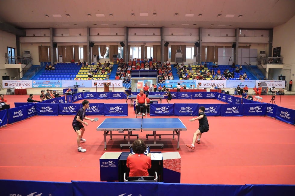 Tidningen Hanoi Moi organiserade framgångsrikt Hanoi Open Club bordtennisturnering - Foto 2. Báo Hà Nội mới tổ chức thành công giải bóng bàn các CLB Hà Nội mở rộng- Ảnh 2.