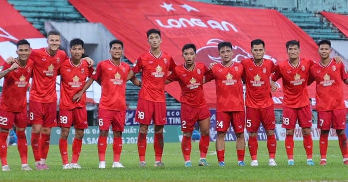 Giải Hạng nhất quốc gia: CLB Long An thắng sít sao nhờ pha lập công của Trọng Đại - Ảnh 1.