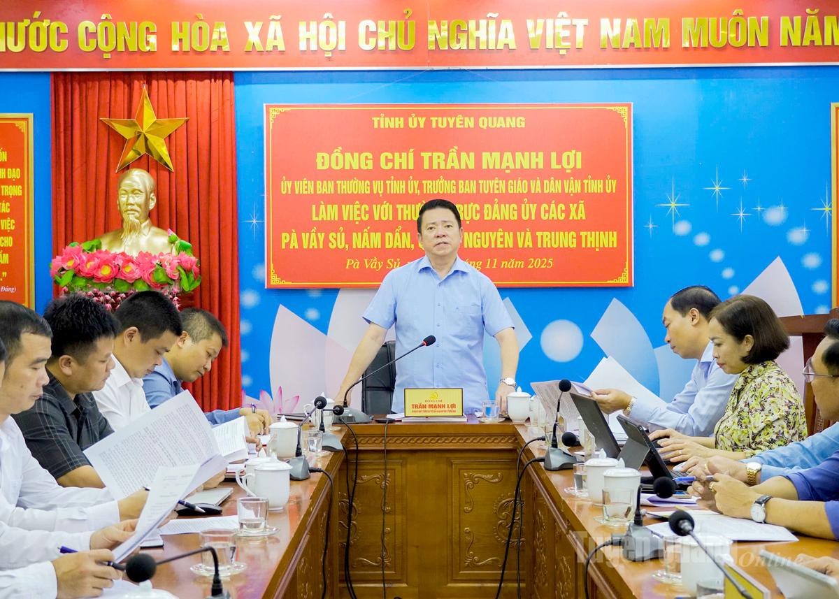 ສະຫາຍ ເຈີ່ນແມ້ງລອຍ, ກໍາມະການຄະນະປະຈໍາພັກແຂວງ, ຫົວໜ້າຄະນະໂຄສະນາອົບຮົມແຂວງ ເປັນປະທານກອງປະຊຸມ.