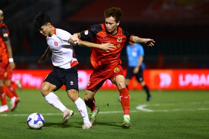 Kịch tính trên sân Thống Nhất, CLB Công an TP HCM suýt thắng Ninh Bình - Ảnh 2.