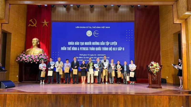 Пан Нгуєн Хонг Мінь, постійний віце-президент В'єтнамської федерації важкої атлетики та бодібілдингу, голова оргкомітету курсів, від імені керівництва Федерації подякував партійному комітету та Народному комітету району Тай Хо за координацію та активну підтримку в організації занять, тим самим продемонструвавши увагу влади всіх рівнів до масового спорту.