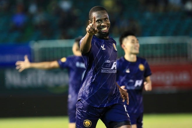 HAGL thoát thua Thanh Hóa nhờ bàn thắng nghẹt thở phút 100: Ông Vũ Tiến Thành ăn mừng cực lạ- Ảnh 3.