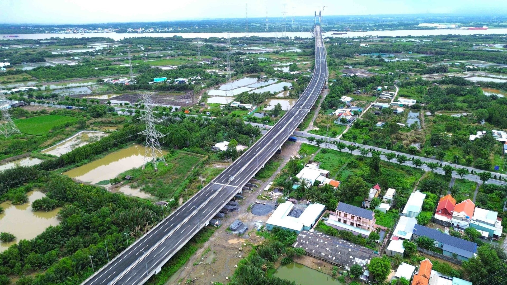 קנה המידה של הצומת המחבר את הכביש המהיר בן לוק-לונג טאן וכביש רונג סאק.