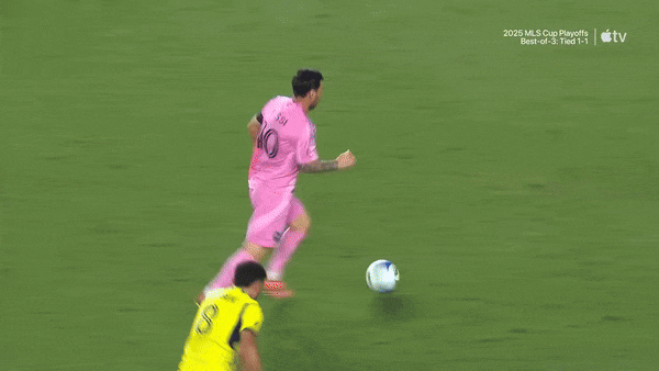 Messi nhảy múa giữa 4 cầu thủ, ghi bàn giúp Inter Miami đại thắng