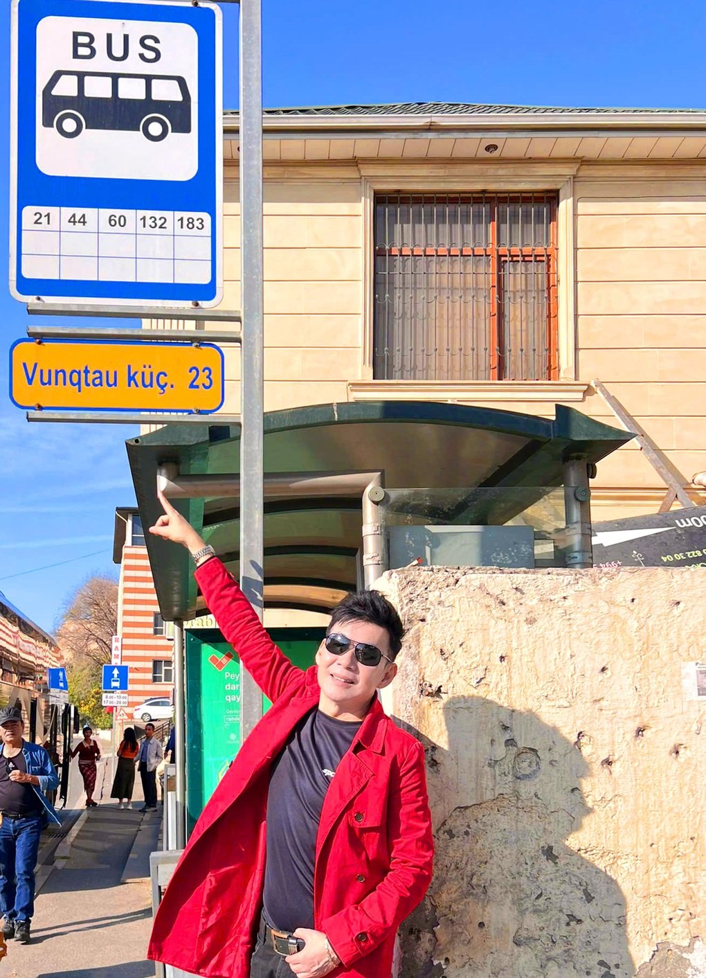 ភ្ញៀវទេសចរវៀតណាមភ្ញាក់ផ្អើលពេលប្រទះឃើញផ្លូវមួយឈ្មោះវឹងតៅនៅបរទេស - ២