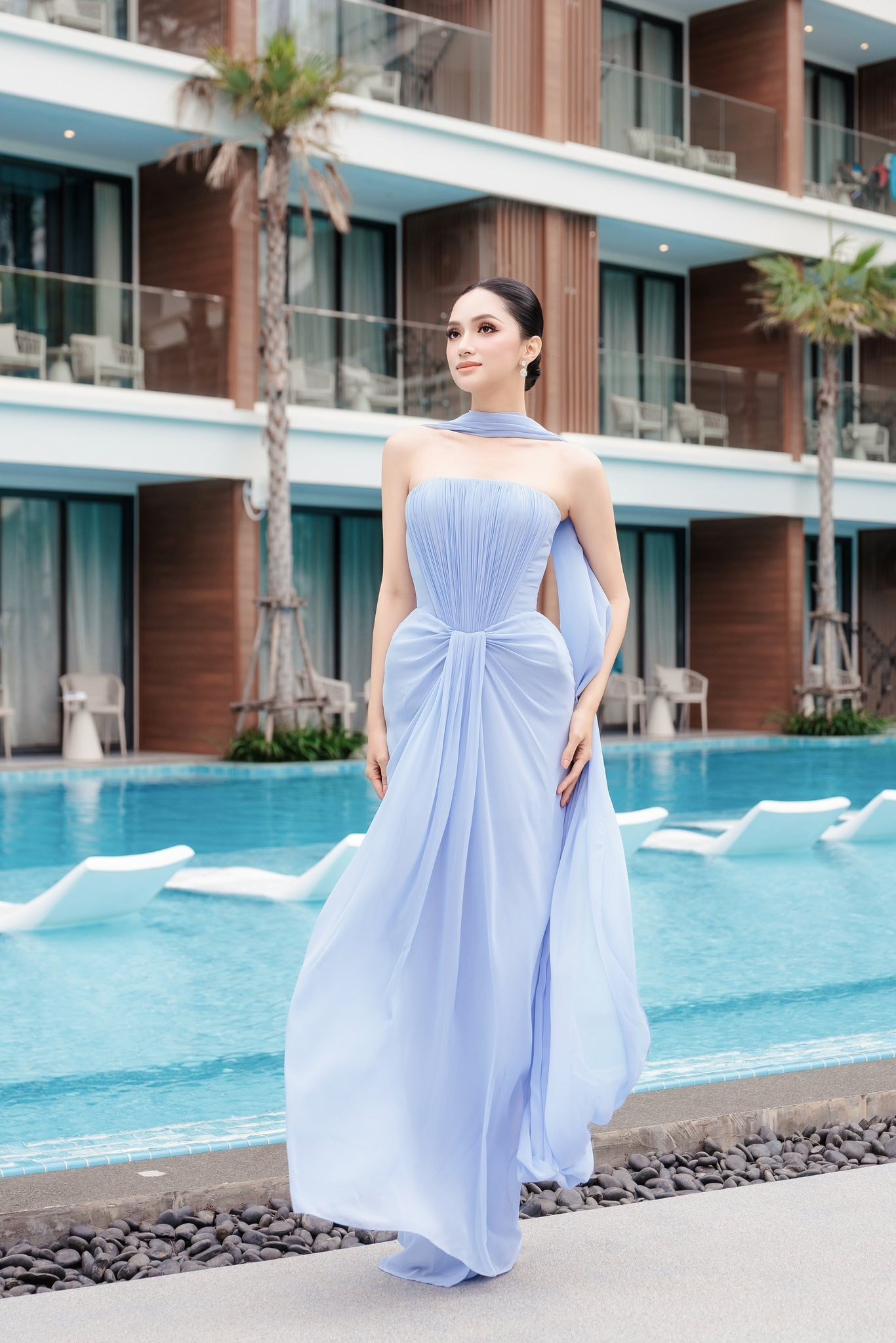 Miss Universe 2025: Hoa hậu Hương Giang bất ngờ xuất hiện với mái tóc tém - Ảnh 2.