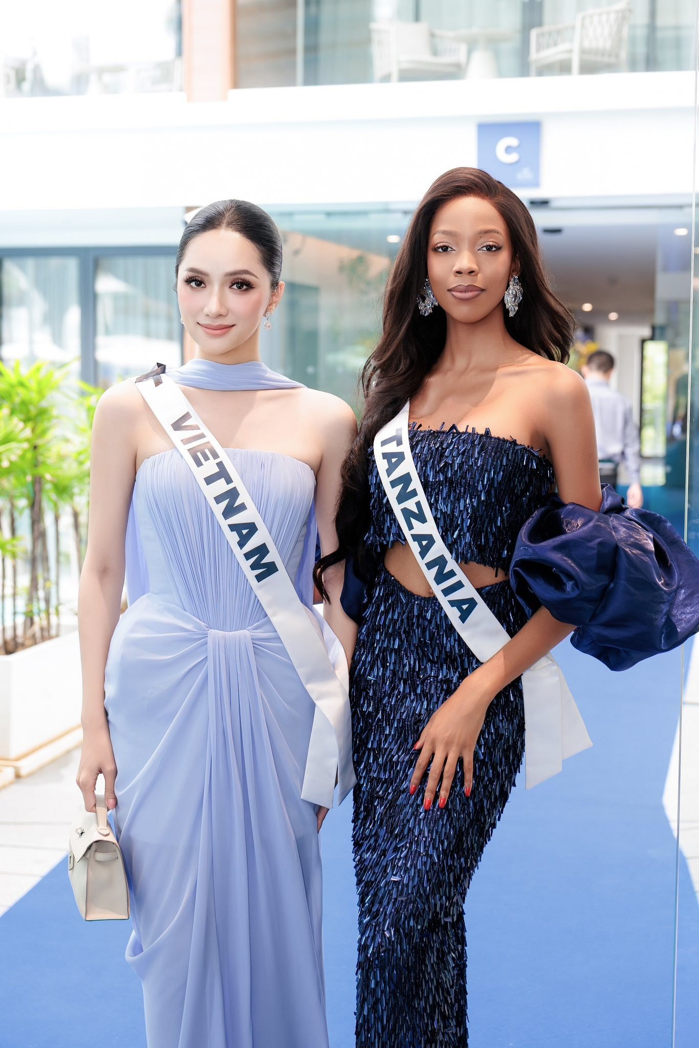 Miss Universe 2025: Hoa hậu Hương Giang bất ngờ xuất hiện với mái tóc tém - Ảnh 5.