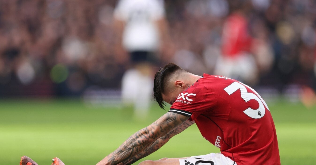 MU tá hỏa vì Sesko dính chấn thương nặng