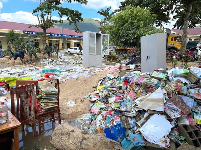 Hậu quả bão Kalmaegi: Trường tiểu học Phú Mỡ mất trắng cơ sở vật chất - Ảnh 1.