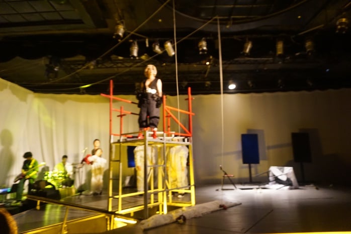 My Uyen និង Chinh Ba ផ្ទុះ​ភាព​សប្បាយ​រីក​រាយ​នៅ​ពេល​អ្នក​ទស្សនា​ដ៏​ច្រើន​អបអរ​ចំពោះ​ការ​លេង 