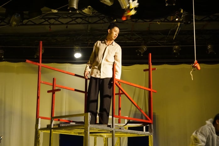 My Uyen និង Chinh Ba ផ្ទុះ​ភាព​សប្បាយ​រីក​រាយ​ពេល​អ្នក​ទស្សនា​ដ៏​ច្រើន​អបអរ​ចំពោះ​ការ​លេង 