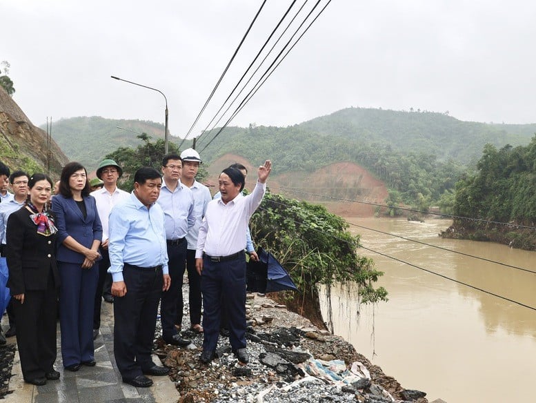 Bí thư Tỉnh ủy Tuyên Quang Hầu A Lềnh cho biết mưa lớn và lũ trong tháng 10 vừa qua ảnh hưởng đến tiến độ thi công công trình - Ảnh: VGP/Thu Sa
