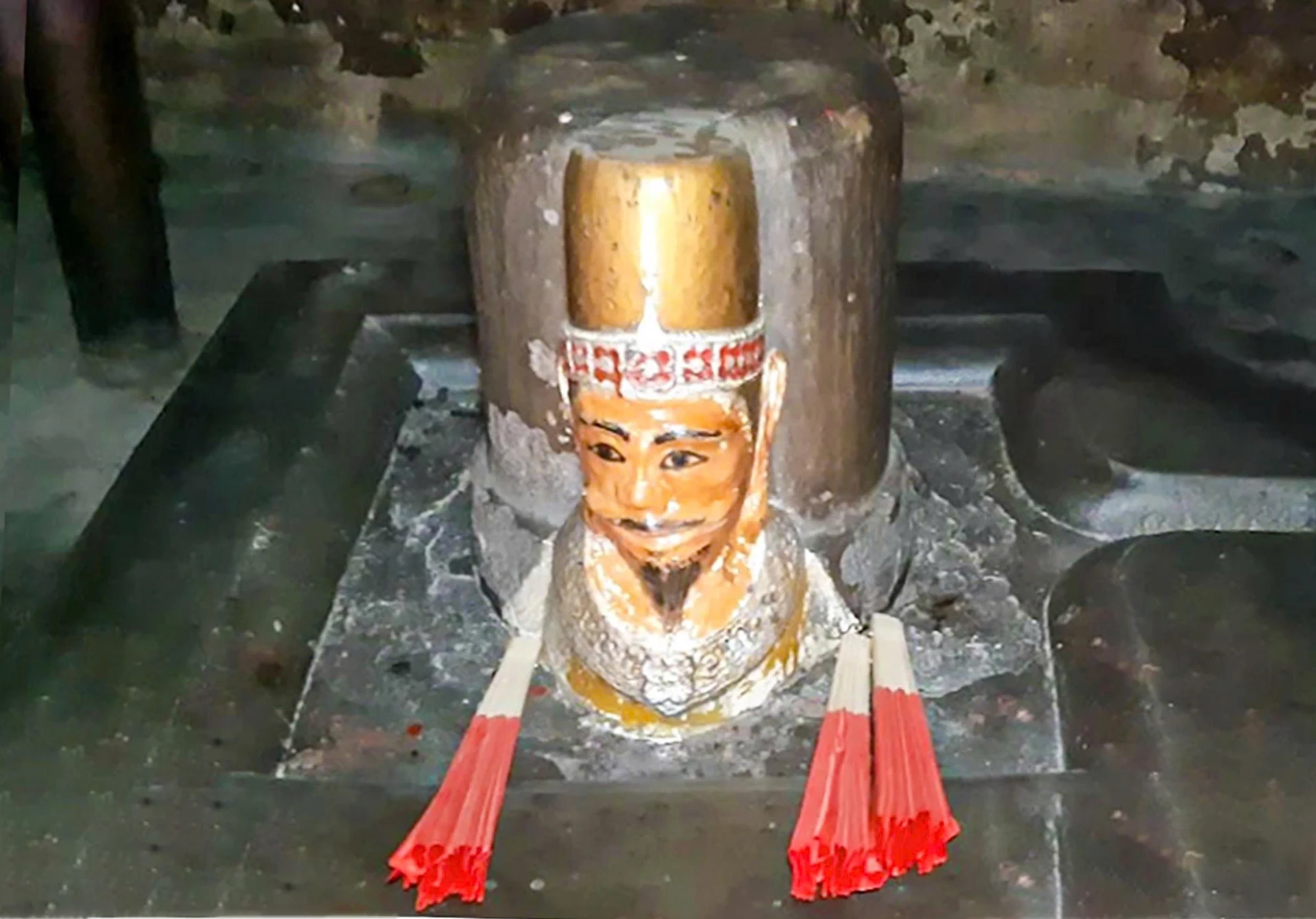 រូបសំណាកស្តេច Po Klong Garai ។