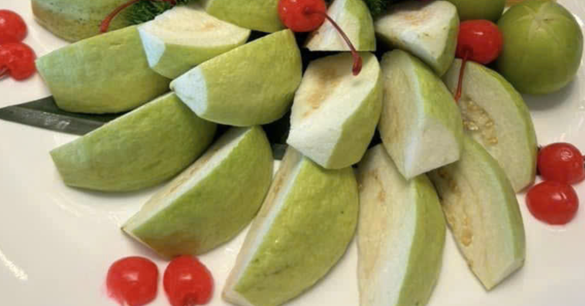 Ổi được ví như 'siêu trái cây', nhưng ai không nên ăn?