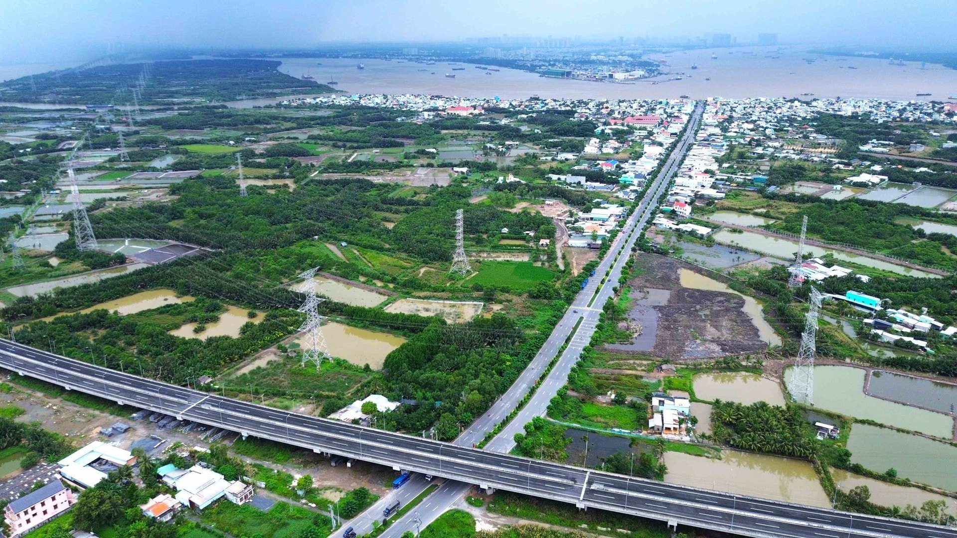 Sac Forest Road with 6 lanes.