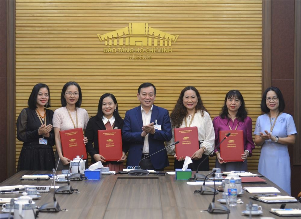 Bảo tàng Hồ Chí Minh tổ chức công bố các Quyết định về công tác tổ chức cán bộ