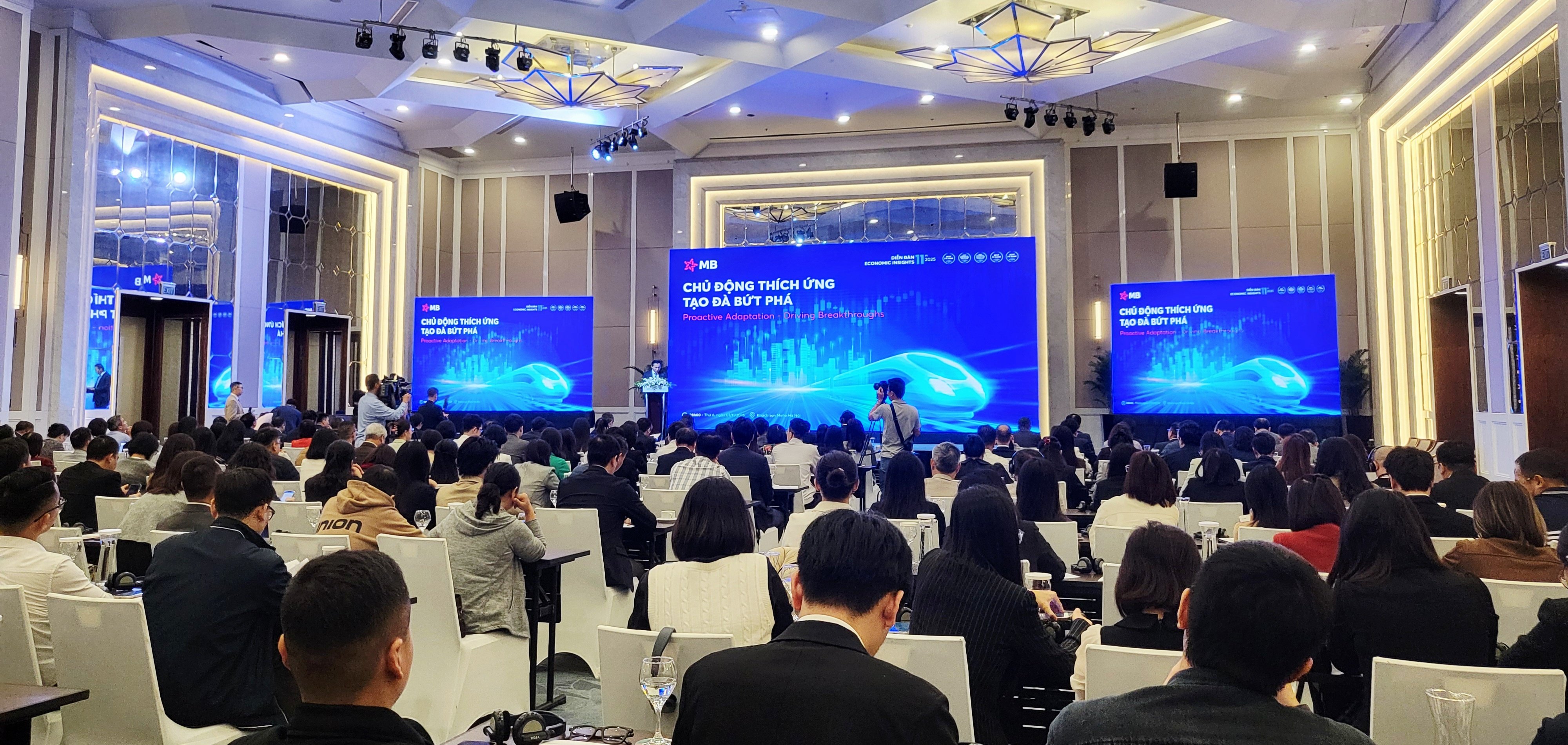 Toàn cảnh diễn đàn