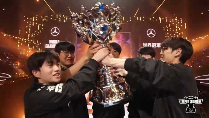 Faker cùng T1 lập cú hat-trick lịch sử tại CKTG 2025 - Ảnh 1.