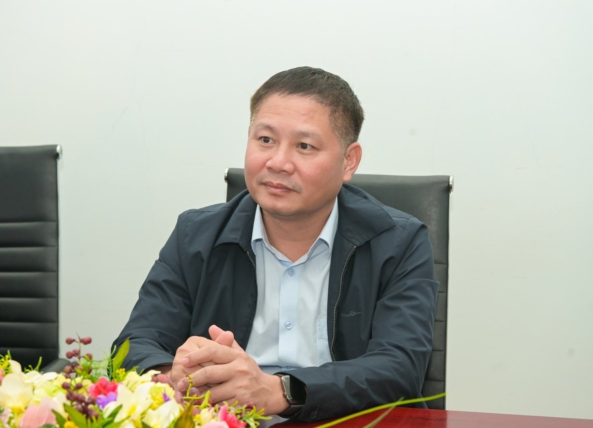 बीएसआर के निदेशक मंडल के अध्यक्ष श्री बुई न्गोक डुओंग ने कहा कि पोलित ब्यूरो के प्रस्ताव 57-एनक्यू/टीडब्ल्यू और नवाचार को बढ़ावा देने पर पेट्रोवियतनाम के उन्मुखीकरण को लागू करते हुए, रणनीतिक और दीर्घकालिक विज्ञान एवं प्रौद्योगिकी कार्यों के अलावा, बीएसआर ने कई कंपनी-स्तरीय प्रौद्योगिकी परियोजनाएँ शुरू की हैं। फोटो: मिन्ह डुक।