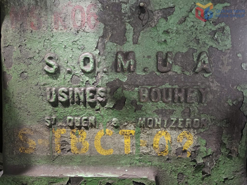 ຊື່ຍີ່ຫໍ້ໃນເຄື່ອງຈັກແມ່ນຍັງ intact.