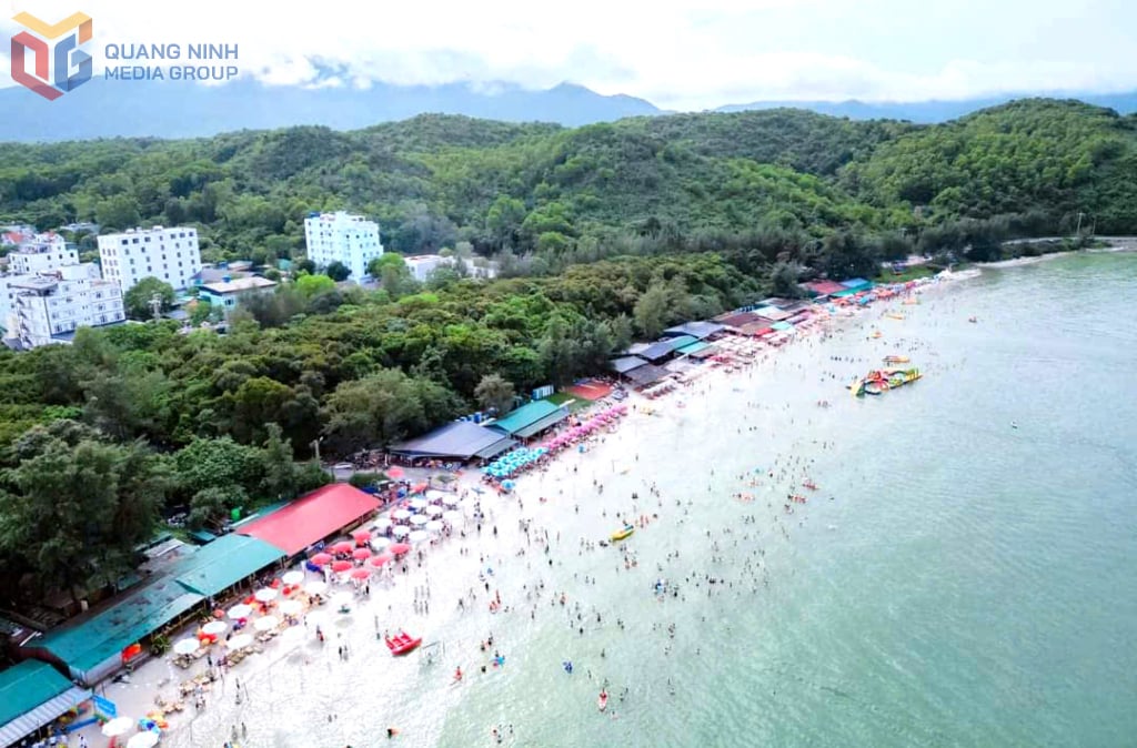 Quảng Ninh: Tăng tốc phát triển du lịch "xanh" - Ảnh 1.