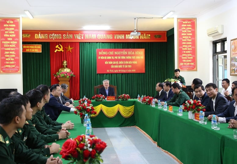 Phó Thủ tướng Thường trực Nguyễn Hòa Bình thăm Đồn biên phòng Cửa khẩu quốc tế Cầu Treo- Ảnh 2.