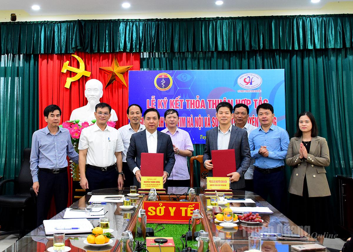 Vedoucí představitelé Hanojské kardiologické nemocnice a vedoucí představitelé ministerstva zdravotnictví podepsali dohodu o profesionální spolupráci v oblasti kardiologie.