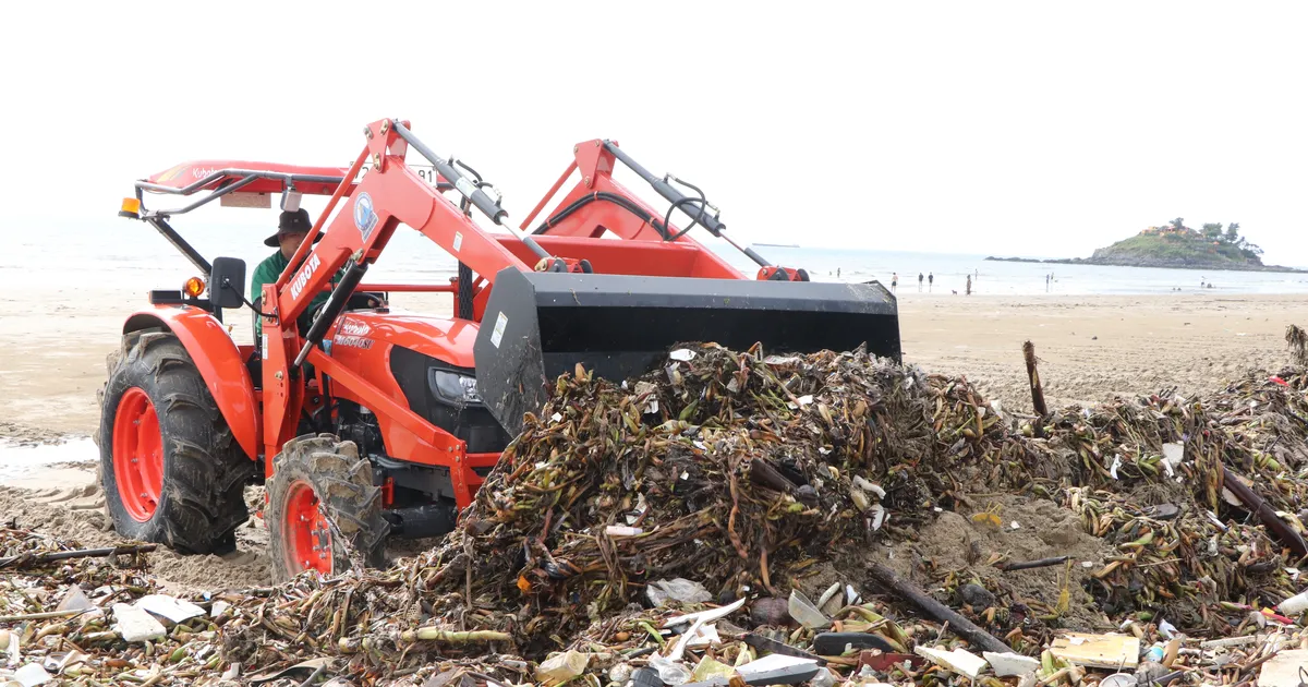 Rác đại dương lại dạt đầy Bãi Sau, phường Vũng Tàu