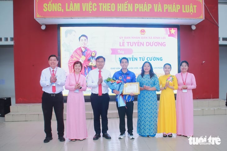 Tuyên dương thầy giáo Nguyễn Tứ Cường đạt huy chương vàng Giải vô địch Vovinam Thế giới - Ảnh 1.