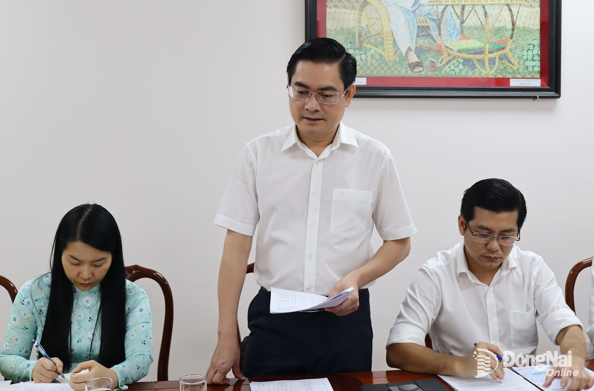 អនុប្រធាននាយកដ្ឋានកសិកម្ម និងបរិស្ថាន លោក Tran Trong Toan រាយការណ៍នៅក្នុងកិច្ចប្រជុំ។ រូបថត៖ Hoang Loc