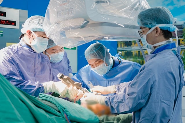 BVĐK Hồng Ngọc hợp tác quốc tế công bố nghiên cứu phẫu thuật kết hợp xương ổ cối trên thư viện y khoa danh tiếng thế giới- Ảnh 2.