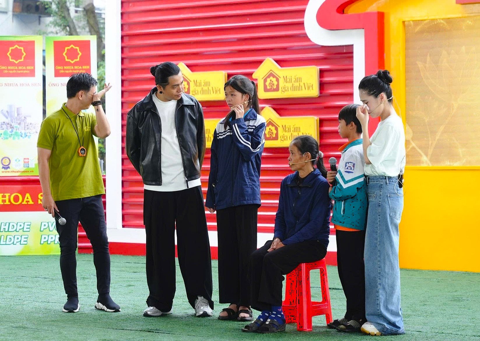 เรื่องราวโศกนาฏกรรมของเด็กๆ สร้างความโศกเศร้าและความเศร้าโศกให้กับสตูดิโอตลอดระยะเวลาการถ่ายทำถึง 3 ช่วง