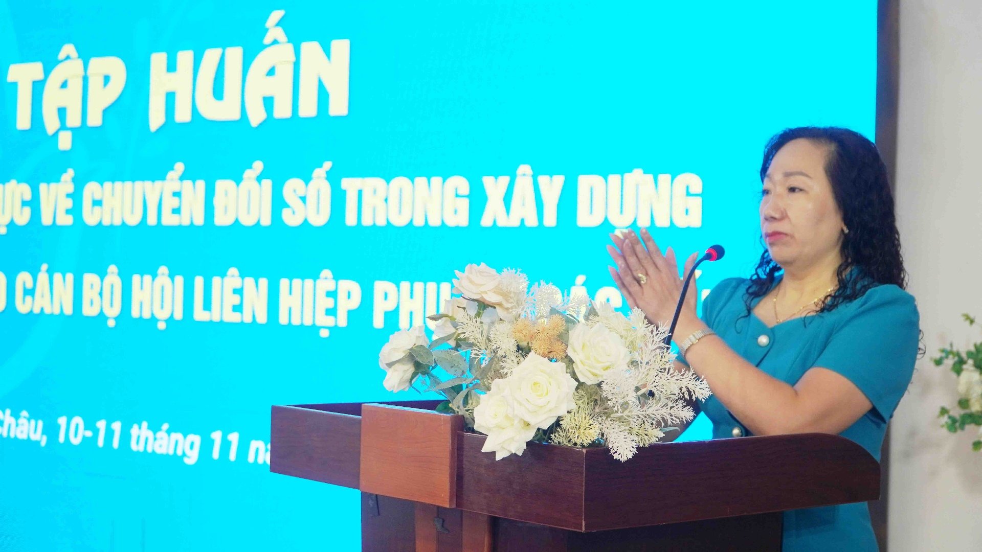 Đồng chí Ngô Thị Bích Hạnh – Tỉnh ủy viên, Chủ tịch Hội LHPN tỉnh phát biểu khai mạc lớp tập huấn.